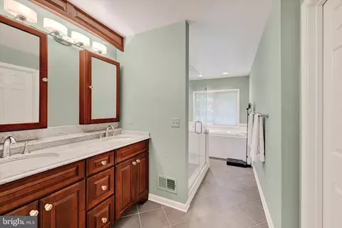 Bath - 14226 Sawmill Ct, Phoenix, MD 21131 photo 1 of 3