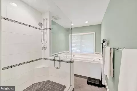 Bath - 14226 Sawmill Ct, Phoenix, MD 21131 photo 2 of 3