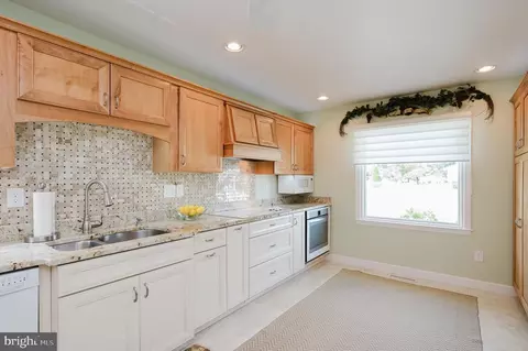 Kitchen - 9001 Deviation Rd, Nottingham, MD 21236 photo 7 of 7