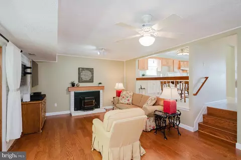 Living - 9001 Deviation Rd, Nottingham, MD 21236 photo 3 of 5