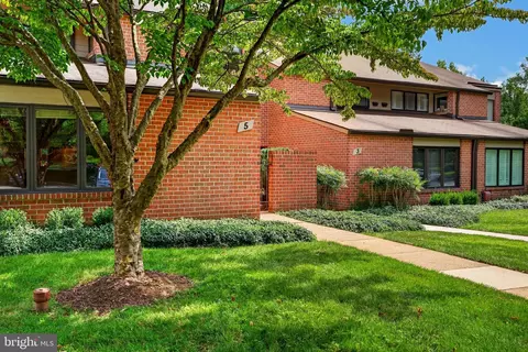 5 Oakridge Ct, Lutherville Timonium, MD 21093