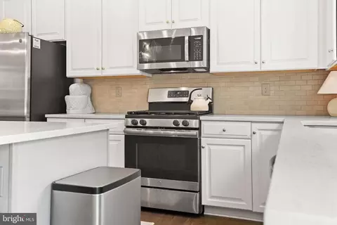 Kitchen - 2912 Shaws Rd, Edgemere, MD 21219 photo 3 of 6