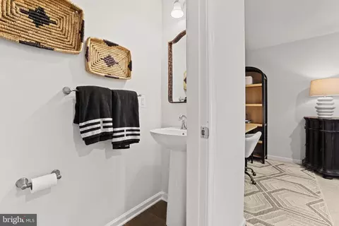 Entry Way - 2912 Shaws Rd, Edgemere, MD 21219 photo 5 of 15
