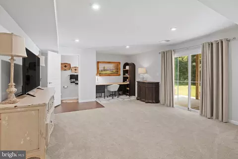 Entry Way - 2912 Shaws Rd, Edgemere, MD 21219 photo 2 of 15