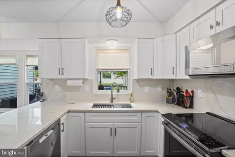 Kitchen - 2103 Cross Trails Rd, Windsor Mill, MD 21244 photo 2 of 6