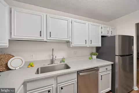 Kitchen - 205 E Joppa Rd, Towson, MD 21286 photo 4 of 7