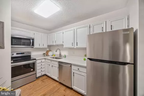 Kitchen - 205 E Joppa Rd, Towson, MD 21286 photo 3 of 7