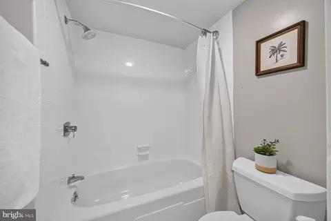 Bath - 205 E Joppa Rd, Towson, MD 21286 photo 5 of 6