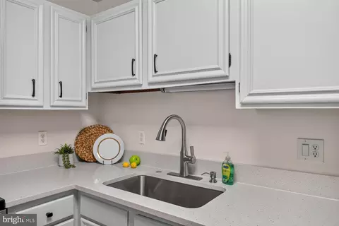 Kitchen - 205 E Joppa Rd, Towson, MD 21286 photo 6 of 7