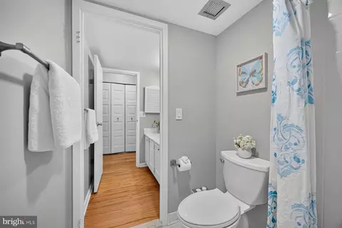 Bath - 205 E Joppa Rd, Towson, MD 21286 photo 3 of 6