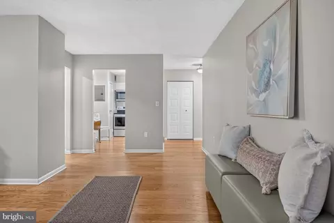 Entry Way - 205 E Joppa Rd, Towson, MD 21286 photo 4 of 9