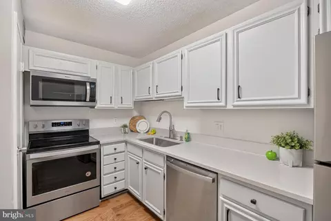 Kitchen - 205 E Joppa Rd, Towson, MD 21286 photo 7 of 7