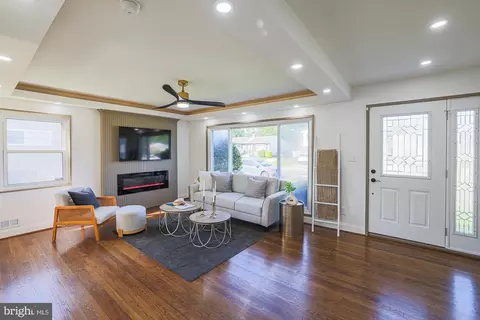 Living - 3733 Coronado Rd, Windsor Mill, MD 21244 photo 3 of 4