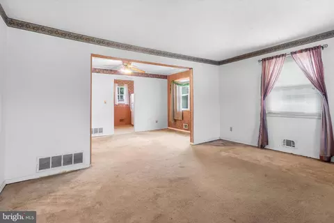 Living - 5677 Arnhem Rd, Baltimore, MD 21206 photo 3 of 5
