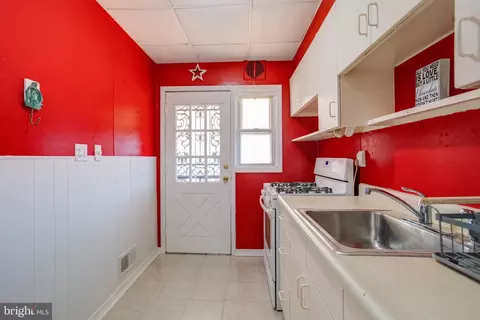 Kitchen - 8340 Kavanagh Rd, Dundalk, MD 21222 photo 3 of 5