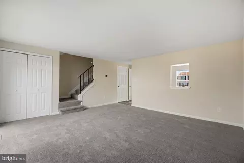 Living - 4 Van Ct, Baltimore, MD 21206 photo 2 of 4