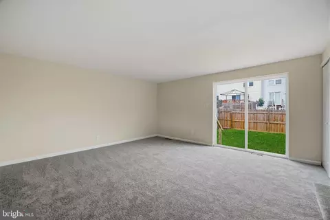 Living - 4 Van Ct, Baltimore, MD 21206 photo 1 of 4