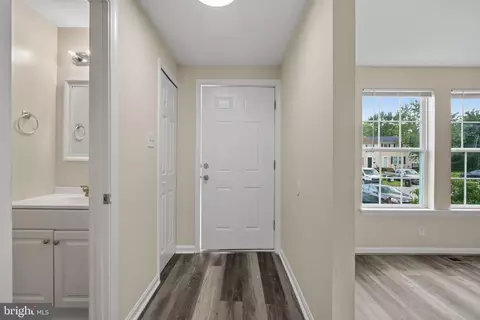 Entry Way - 4 Van Ct, Baltimore, MD 21206 photo 1 of 3