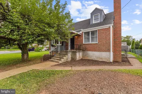 Exterior - 243 4th Ave, Halethorpe, MD 21227 photo 4 of 12