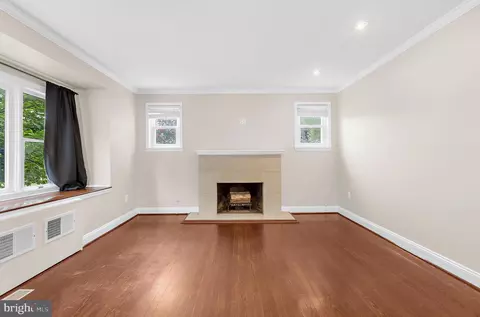 Living - 243 4th Ave, Halethorpe, MD 21227 photo 5 of 8