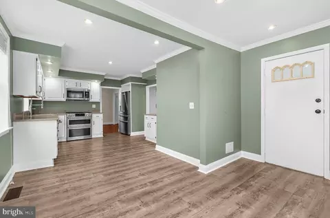 Entry Way - 243 4th Ave, Halethorpe, MD 21227 photo 3 of 6