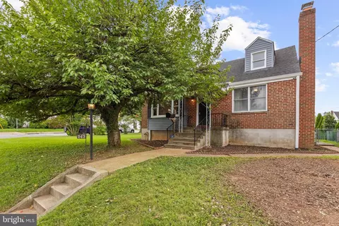 Exterior - 243 4th Ave, Halethorpe, MD 21227 photo 3 of 12