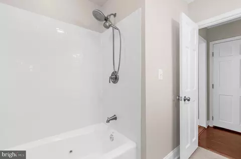 Bath - 243 4th Ave, Halethorpe, MD 21227 photo 2 of 4