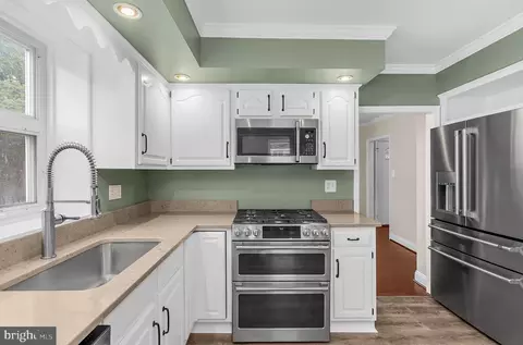 Kitchen - 243 4th Ave, Halethorpe, MD 21227 photo 2 of 3