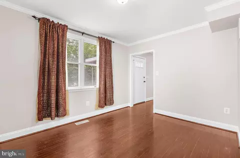 Living - 243 4th Ave, Halethorpe, MD 21227 photo 6 of 8