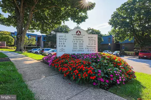 1 Stonehenge Cir #1-9, Pikesville, MD 21208