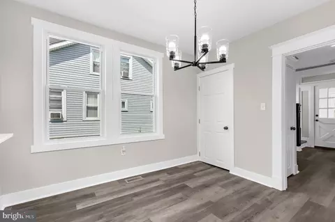 Entry Way - 5506 Link Ave, Halethorpe, MD 21227 photo 4 of 10