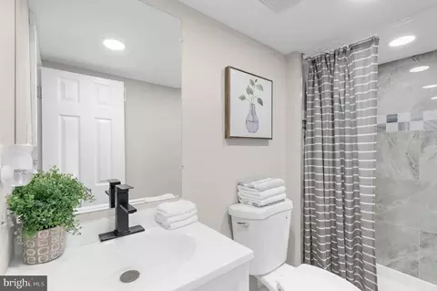 Bath - 5506 Link Ave, Halethorpe, MD 21227 photo 2 of 2
