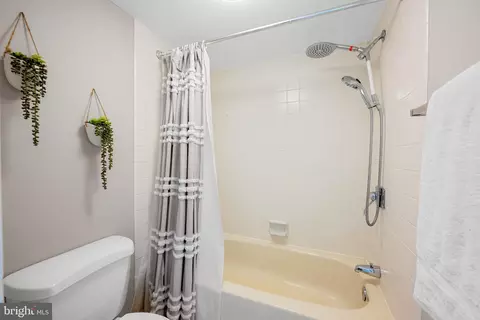 Bath - 205 E Joppa Rd #2003, Towson, MD 21286 photo 3 of 3