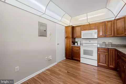 Kitchen - 205 E Joppa Rd #2003, Towson, MD 21286 photo 3 of 4