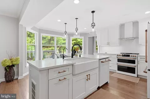 Kitchen - 14615 Manor Rd, Phoenix, MD 21131 photo 4 of 5