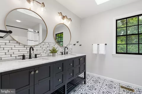 Bath - 14615 Manor Rd, Phoenix, MD 21131 photo 3 of 5