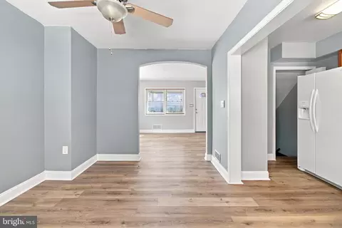 Entry Way - 1923 Wareham Rd, Dundalk, MD 21222 photo 4 of 12