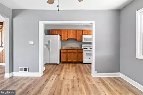 Entry Way - 1923 Wareham Rd, Dundalk, MD 21222 photo 5 of 12