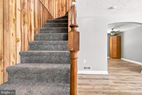 Entry Way - 1923 Wareham Rd, Dundalk, MD 21222 photo 8 of 12