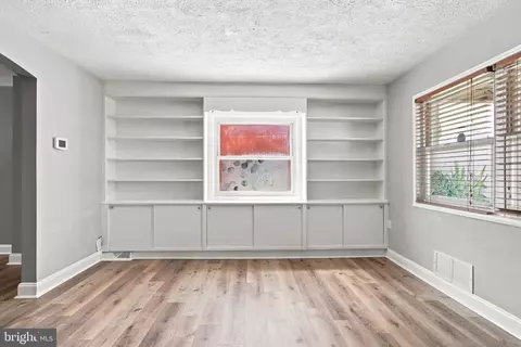 Living - 1923 Wareham Rd, Dundalk, MD 21222 photo 2 of 4