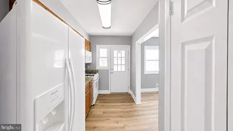 Entry Way - 1923 Wareham Rd, Dundalk, MD 21222 photo 7 of 12