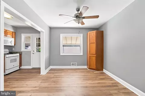 Entry Way - 1923 Wareham Rd, Dundalk, MD 21222 photo 3 of 12