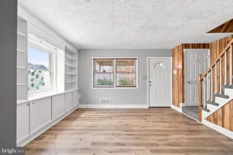 Living - 1923 Wareham Rd, Dundalk, MD 21222 photo 3 of 4