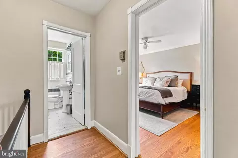 Entry Way - 80 Dunkirk Rd, Baltimore, MD 21212 photo 3 of 7