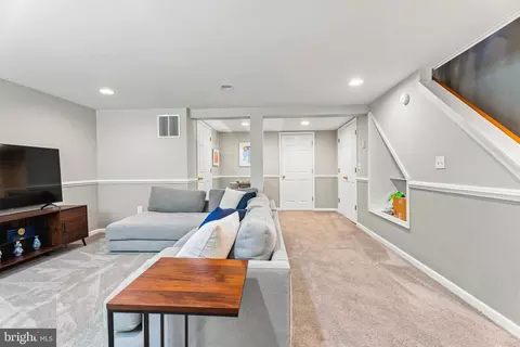 Entry Way - 80 Dunkirk Rd, Baltimore, MD 21212 photo 5 of 7