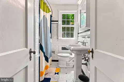 Bath - 80 Dunkirk Rd, Baltimore, MD 21212 photo 1 of 2