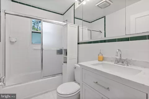 Bath - 620 Murdock Rd, Baltimore, MD 21212 photo 2 of 2