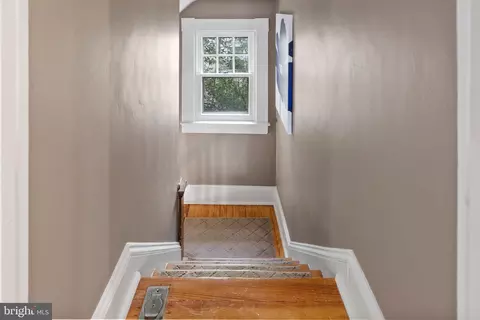 Entry Way - 620 Murdock Rd, Baltimore, MD 21212 photo 2 of 3