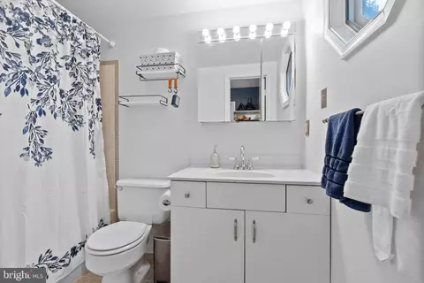Bath - 620 Murdock Rd, Baltimore, MD 21212 photo 1 of 2