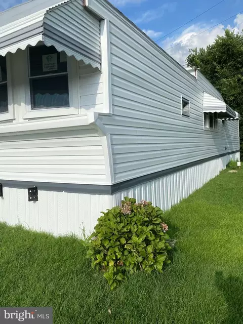 9 Cool Breeze Dr, Middle River, MD 21220 photo 2